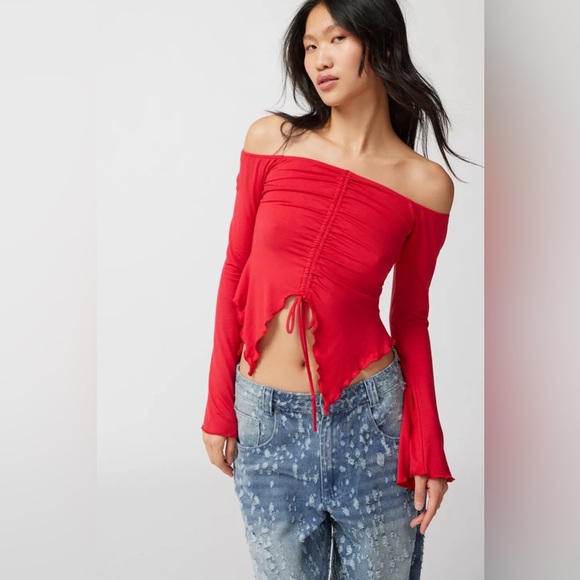 UO Cadence Cinched Flyaway Top - Picture 1 of 8